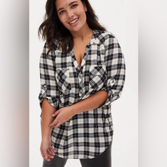 torrid Tops - Torrid Black and White Plaid Harper Georgette 3/4 Sleeve Tunic Blouse